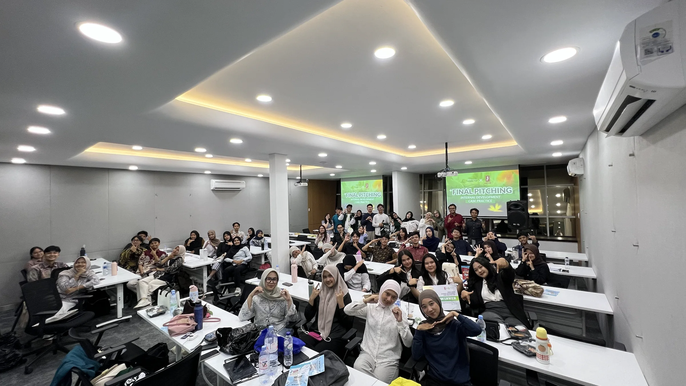 180DC UNDIP final pitching activity